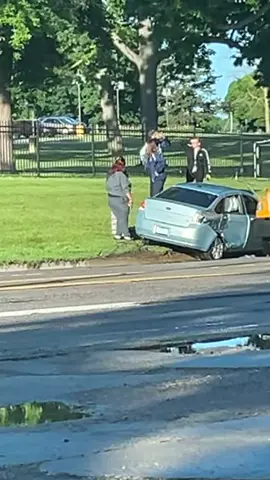 Bro this had to be the craziest/funniest thing i ever seen in life , a whole accident and everyone’s deaf 😭😭😭😭😭 like wtf #michigan #michigancheck #blessed #funnyvideos #jokes 