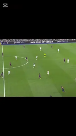 VINI SMASHES THE BALL INTO YAMAL THEY COOKING HIM BAD 😭 #ElClasico #realmadrid #barcelona #football #highlight 