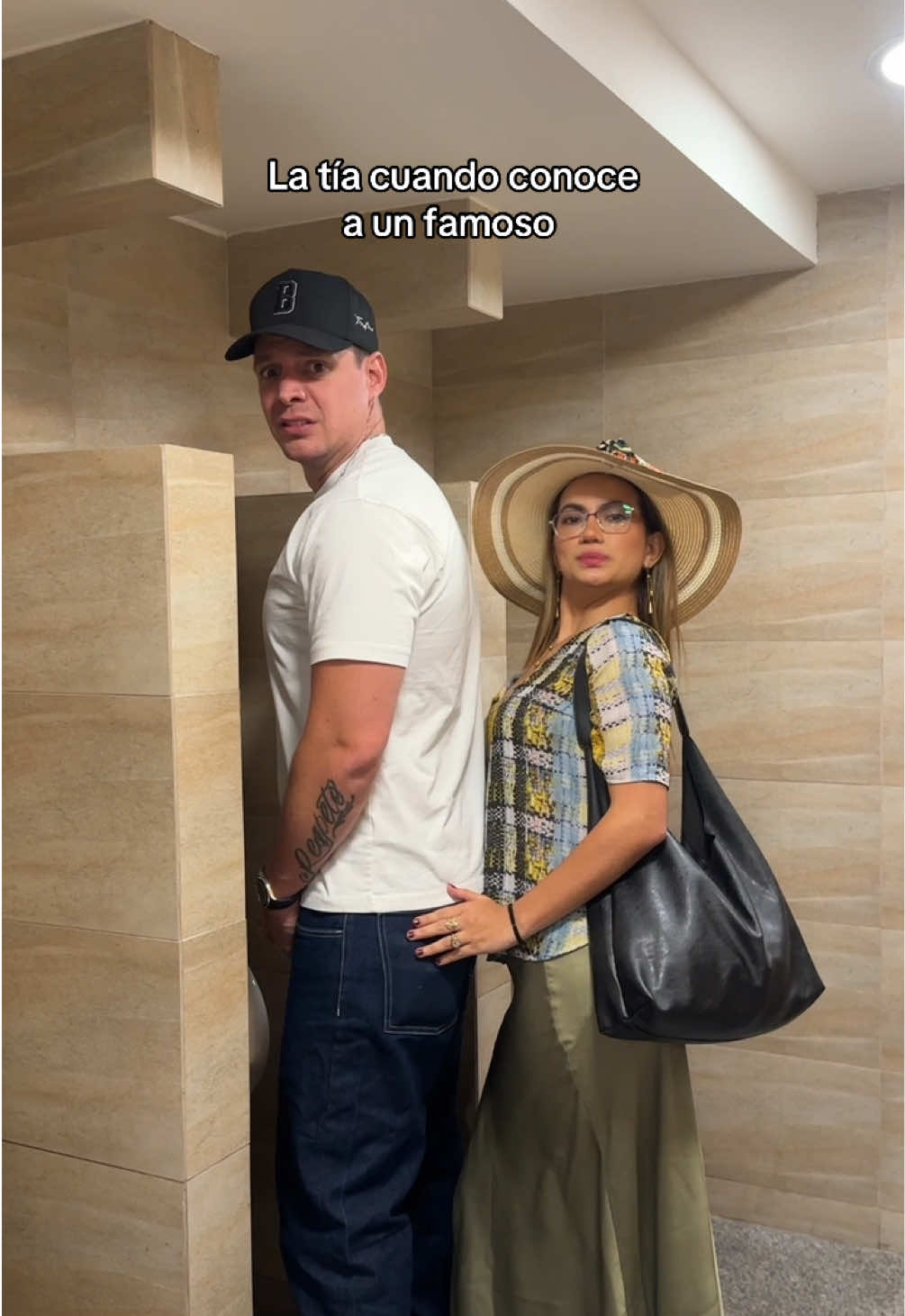 La tía conoció al comediante que más admira 😍😭 #ecuador #fyp 