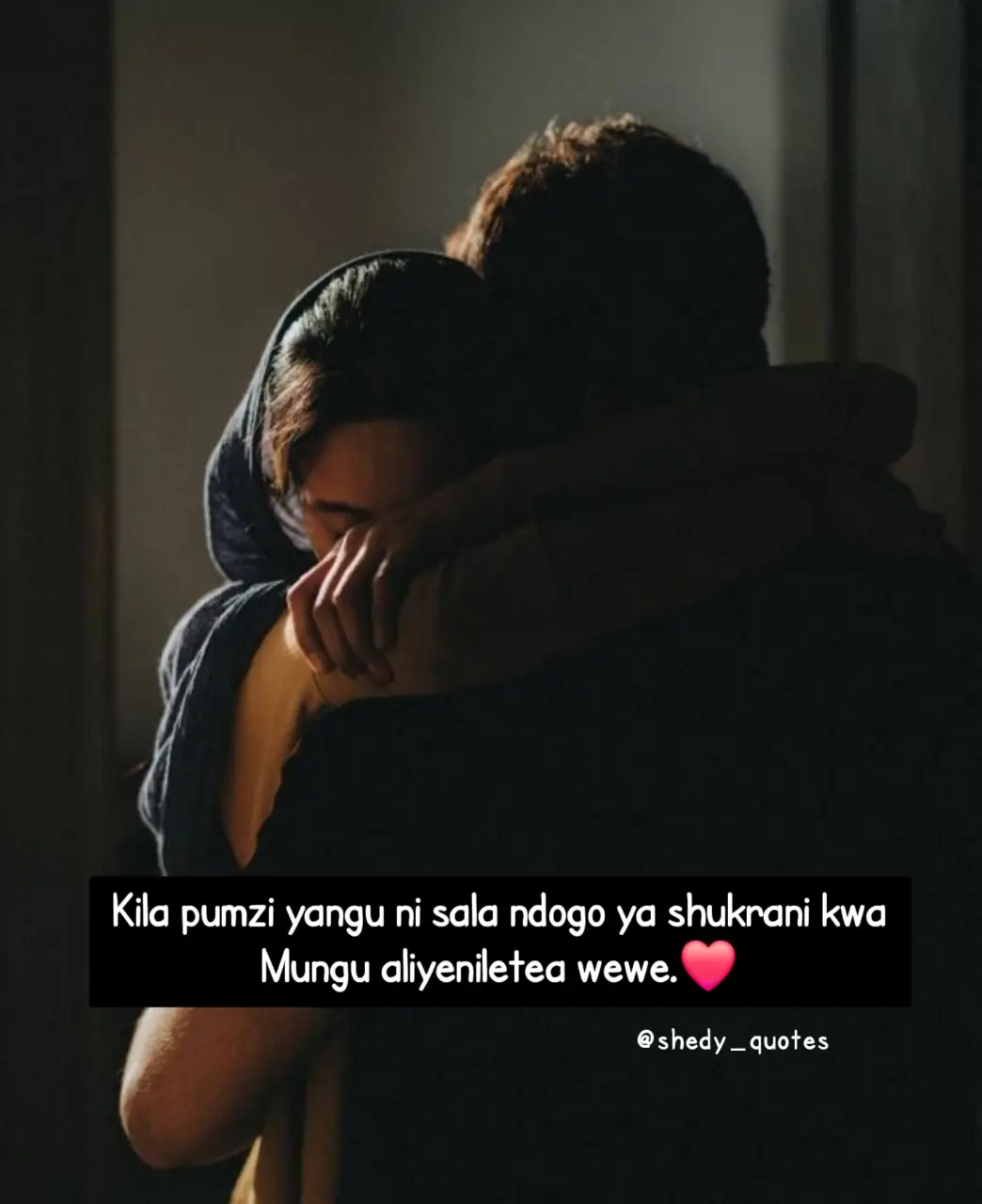 Mapenzi yangu kwako si ya maneno mengi, bali ni hisia zinazosemwa na ukimya. Ni namna ninavyokutazama bila kusema chochote, lakini moyo wangu unazungumza kwa sauti ambayo ni wewe pekee unaoielewa. Kila pumzi yangu ni sala ndogo ya shukrani kwa Mungu aliyeniletea wewe. Uwepo wako ni kama muziki laini unaotuliza mawazo yangu. Nikichoka, sauti yako hunipa nguvu; nikihuzunika, kumbukumbu zako hunipa faraja. Wewe ni amani ninayoitamani kila siku, na kila ninapokuwa karibu na wewe, dunia nzima hupoteza maana ila moyo wako pekee hubaki kuwa makazi yangu. Sitaki mapenzi yenye kelele, nataka yale ya utulivu ambayo yanapumua kwa upole, yanacheka kimya, na yanapenda kwa undani. Na katika utulivu huo, nataka kukupenda taratibu, mpaka moyo wangu ujifunze lugha moja tu: jina lako. ❤️ #shedyedson #tiktokindia 