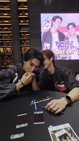 ขอโมเม้นหวานๆ บอกเล่นไปเยอะแล้วก็คิดว่าจะไม่มีอะไรแล้ว สรุปเสิร์ฟมา 1 จุ๊บ 💋 @🤍Yong_yutt🤍 @Oatpasakorn #BoatYongyut #Oatpasakorn #boatoat #โบ๊ทโอ๊ต 