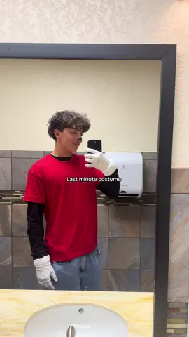 Pretty easy costume to pull off #Max #goofymovie #halloween 