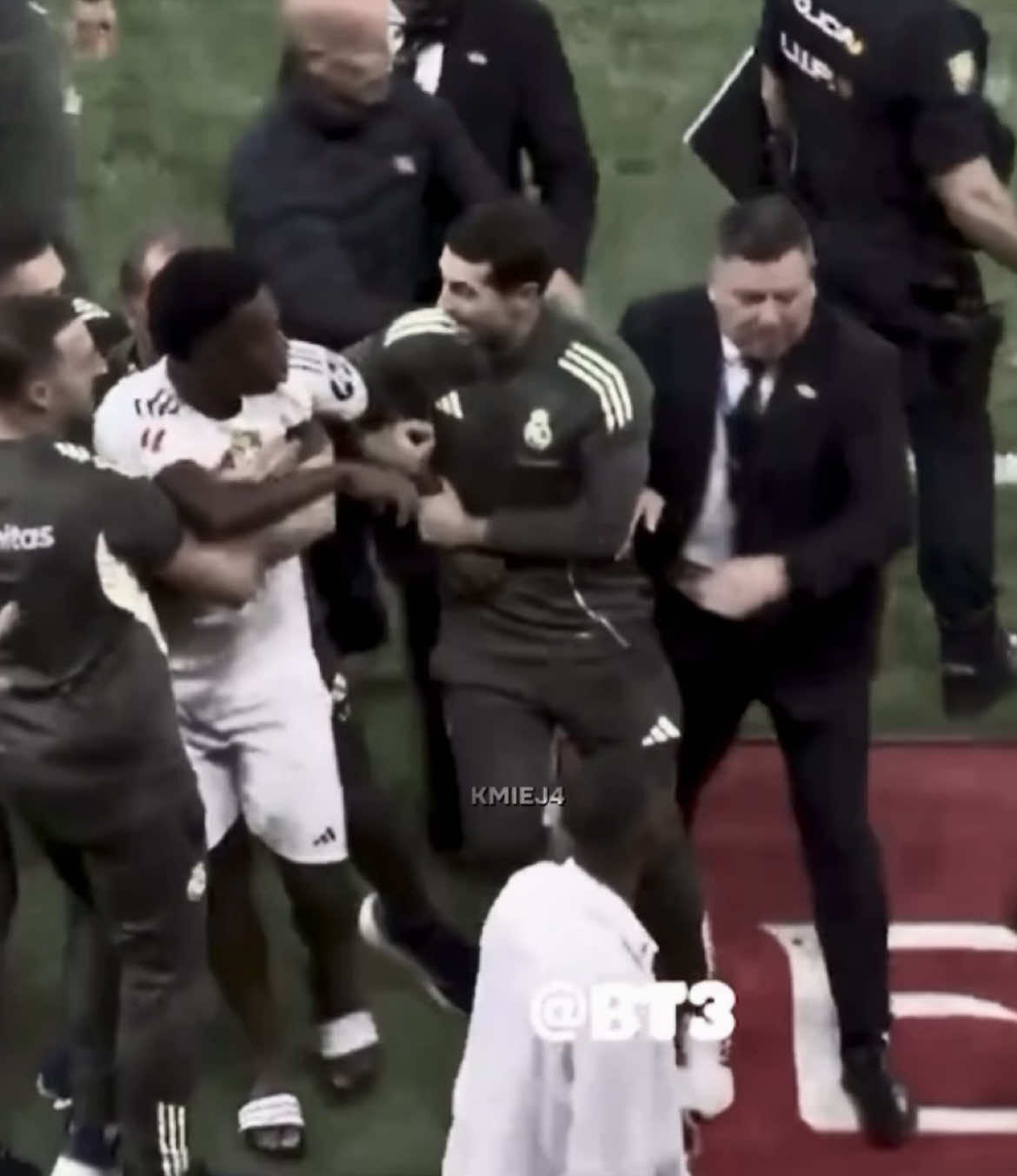 فيني عشق ههههههههههههههههههههههههههههههههه #فينيسيوس #realmadrid #ريال_مدريد #fyp 