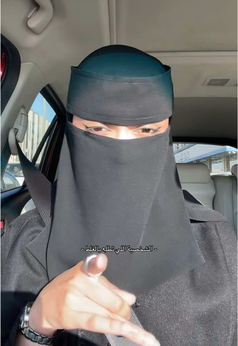 🙎🏼‍♀️💞🫷🏼