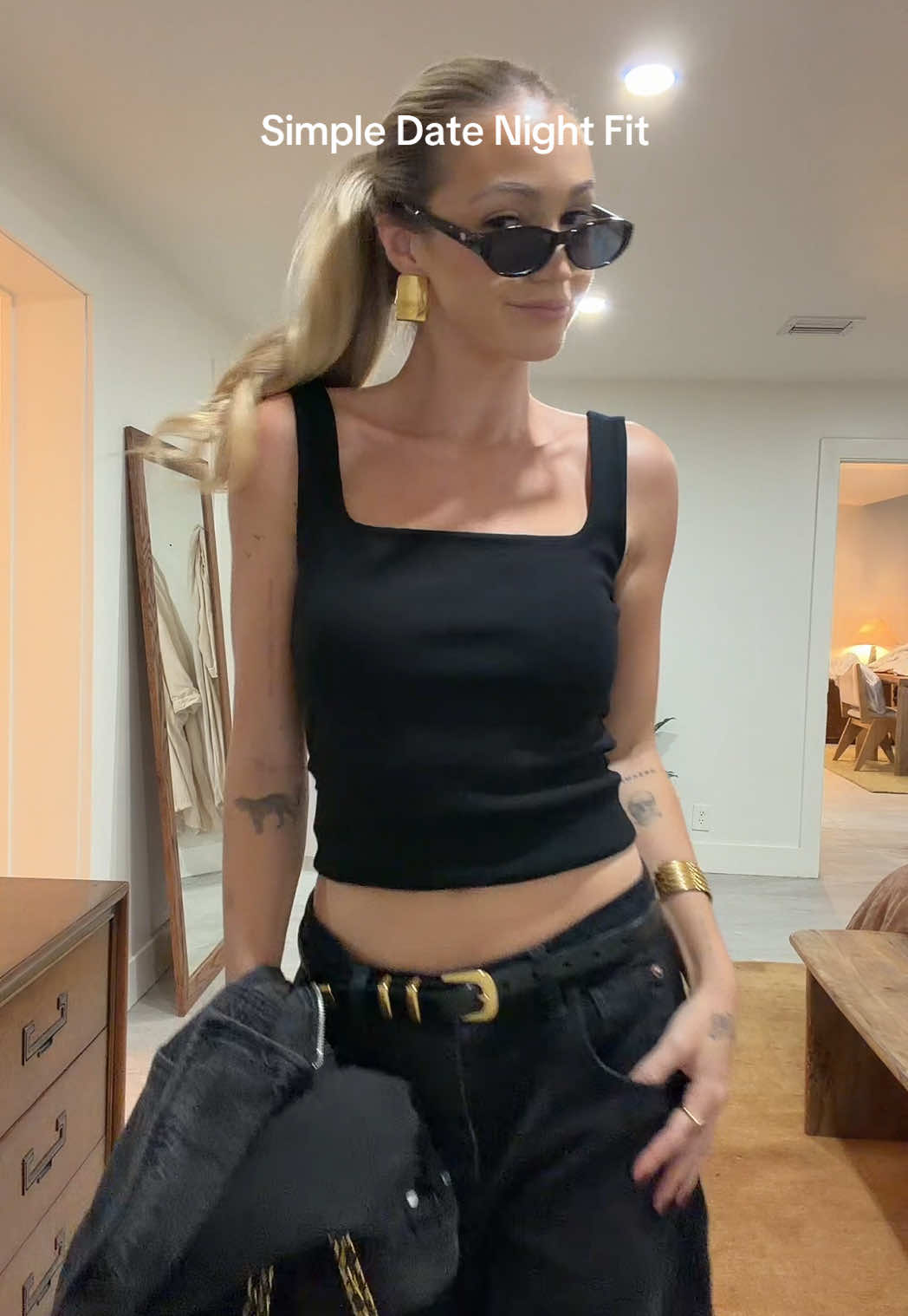 Keeping it simple tonight with casual all black but elevated via accessories 🖤 #30daychallenge #outfitoftheday #OOTD #datenight #palmbeach 