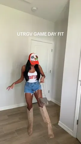 I’m not really a trucker hat girlie but omg I loved the way it came out🥹#gamedayootd #utrgv #football #rgv956 #edinburg 