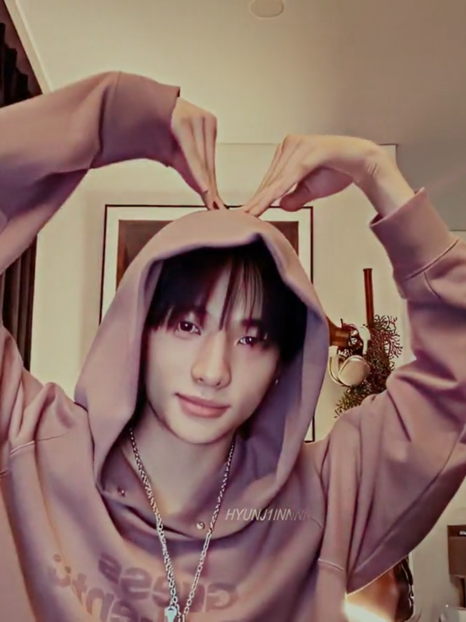 i still can't believe we almost lost him</3 i don't dare to think about what could have been if.. but thanks to seungmin and the others and ofc stay themselves, this is just a 