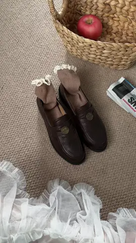 Một bạn giày loafer mang vibe thu đông #ngohongdiary #viral #giaydepnu #giayloafer #atikotashoes 