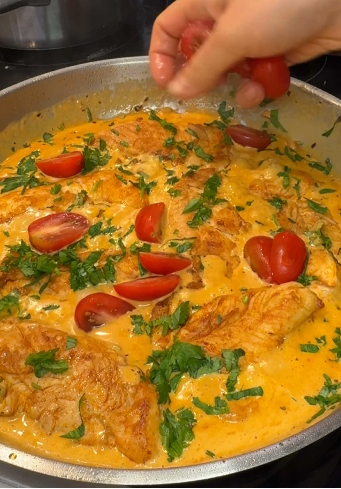 Leckere Hähnchen Pfanne 😍🫑🌶️🍅🍚😋einfach & schnell 💨  👉🏻Rezept auf YouTube 🎥⬆️⬆️⬆️ #EasyRecipe #tagesrezept #food #goodvives #fyp 