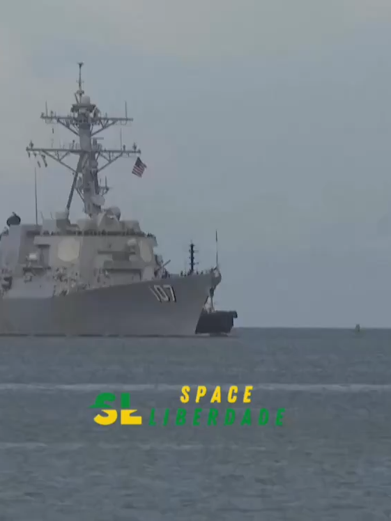 Navio de guerra dos EUA chega a Trinidad e Tobago, em frente à Venezuela #venzuela #guerra #naviovenezuela