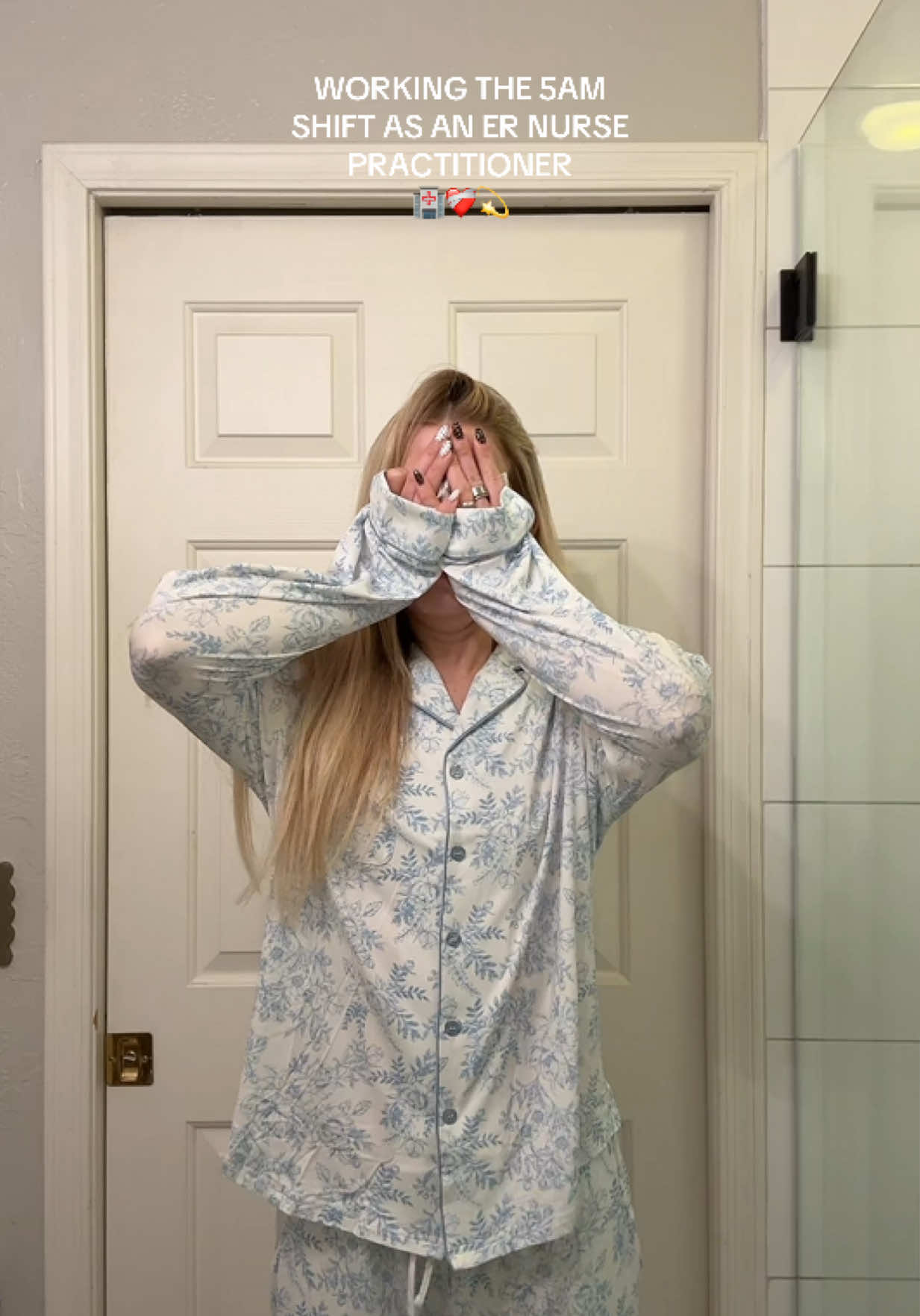 those 3:45am wake ups hit hard 🏥😴🥱 little vlog of my day working as an ER nurse practitioner with a fun little surprise at the end 😂 #nursepractitioner #nursesoftiktok #nurse #nursetok #nurselife @wearfigs @HYDROJUG @Cozy Earth @skinbetter science 
