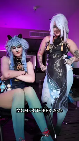 AHHHHH I MISS CON!!!! IM SOBBING 😭😭 @MCM Comic Con  SEE YALL AT MEGACON JAN 2026  —> Shenhe / Asmodeus / Makima: @ozzie🦬  #mcmlondoncomiccon #GenshinImpact #helluvaboss #chainsawman #mcmcomiccon 