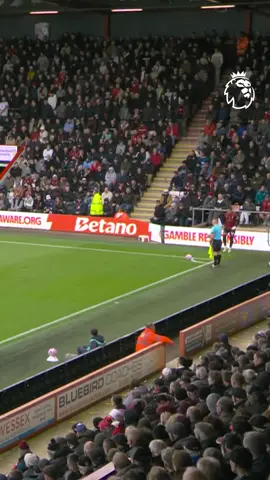 Scoring direct from a corner 😮‍💨 #PremierLeague #Bournemouth 