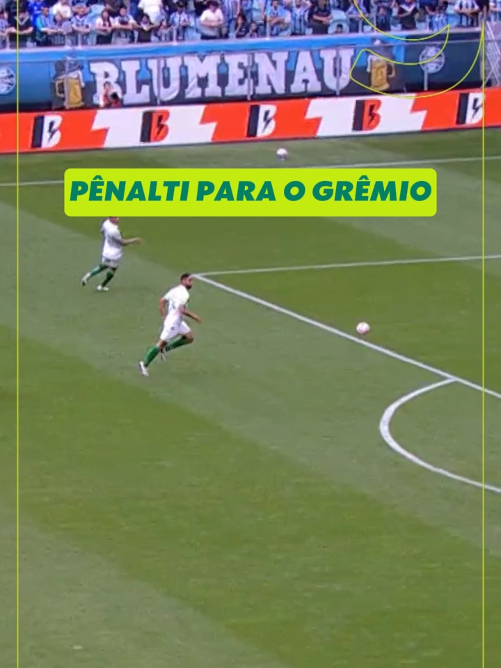 Pênalti para o Grêmio! Carlos Vinicius cruzou para área, Ruschel dividiu com Alysson, que se adiantou e caiu na área. Arbitro Alex Gomes Stefano marcou a penalidade. #ge #futebol #gremio #juventude #brasileirão #tiktoksports
