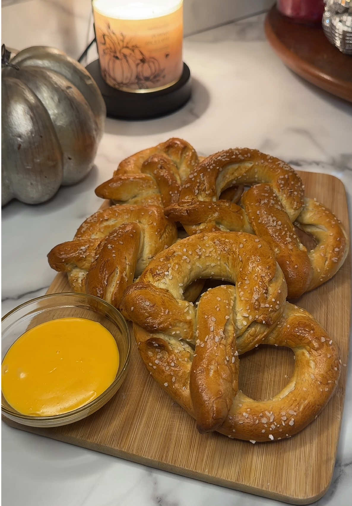 Easy homemade pretzels 🥨 they’re crispy on the outside and so fluffy on the inside  3/4 cup warm water 110 degrees F 1 tsp active dry yeast  1 tsp sugar 2 cups all purpose flour  1/2 tsp salt 1 tbs melted butter (unsalted) 450 for 12 min  #Recipe #EasyRecipe #baking #bakingrecipe #pretzels 