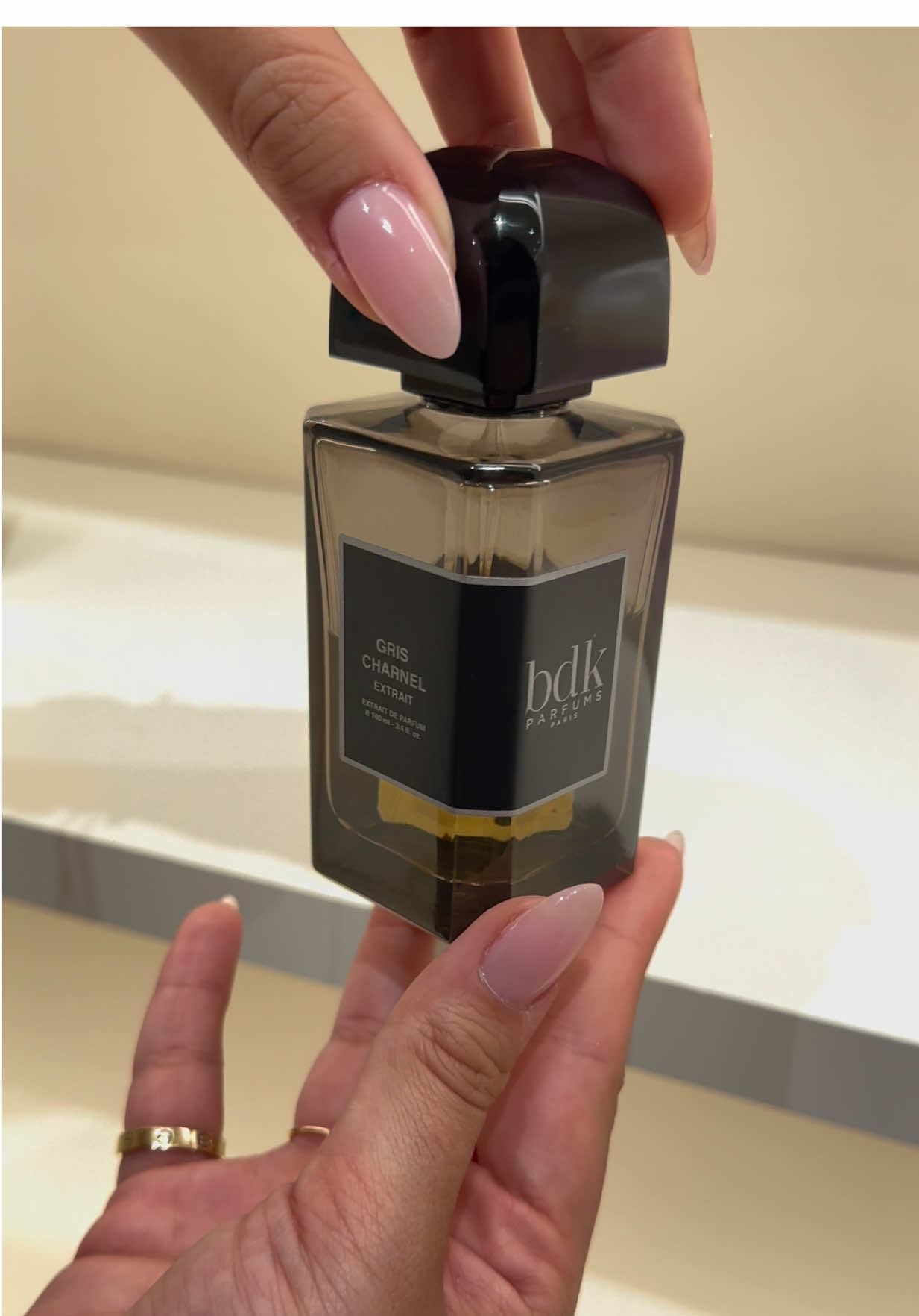 BDK Parfums Gris Charnel Extrait is an irresistible, sensual blend that captures the warmth of creamy sandalwood, the allure of fig, and the spice of cardamom. Deep, smoky, and sophisticated it’s the scent of quiet confidence and modern elegance. Perfect for evenings when you want to leave a lasting impression. @BDK Parfums  Wrapped in elegance, touched by warmth Gris Charnel Extrait by BDK Parfums. A fragrance that feels like velvet on the skin. 🖤✨ 🌿 Fragrance Notes: 	•	Top: Fig, Cardamom, Black Tea 	•	Heart: Iris, Bourbon Vetiver 	•	Base: Sandalwood, Tonka Bean, #BDKParfums #GrisCharnelExtrait #LuxuryFragrance #PerfumeAddict #fyp 