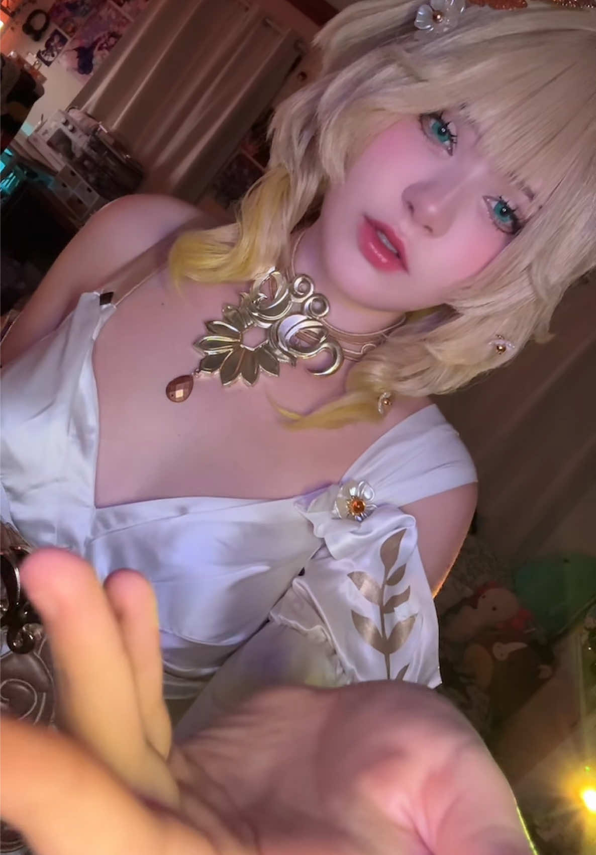 Hey guys 😜 #aglaea #aglaeacosplay #honkaistarrailcosplay #HonkaiStarRail #aglaeahonkaistarrailcosplay 