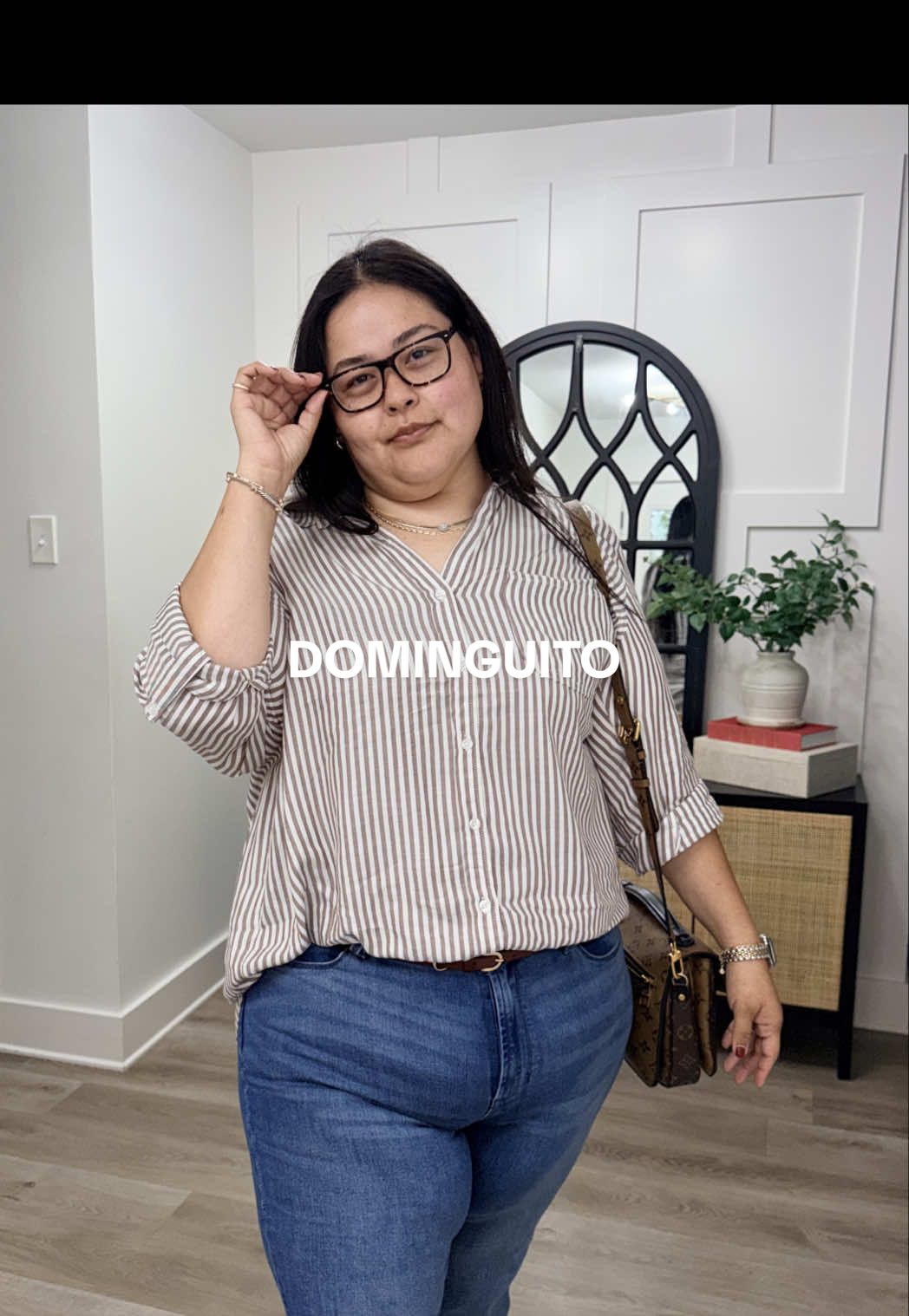 Blessed to see another Sunday. Grateful heart, cute outfit, and lunch with my bestie🤎, what more could a girl ask for? Jeans: @Old Navy  Blouse: @TJ Maxx  Purse: @Louis Vuitton  Shoes: @BIRKENSTOCK USA  #PlusSizeFashion #CurvyFashion #LatinaStyle #OOTD #LatinaContentCreator  