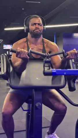 What staying consistent for 1 year looks like… #GymTok #KeepPushing #fyp #believeinyourself 