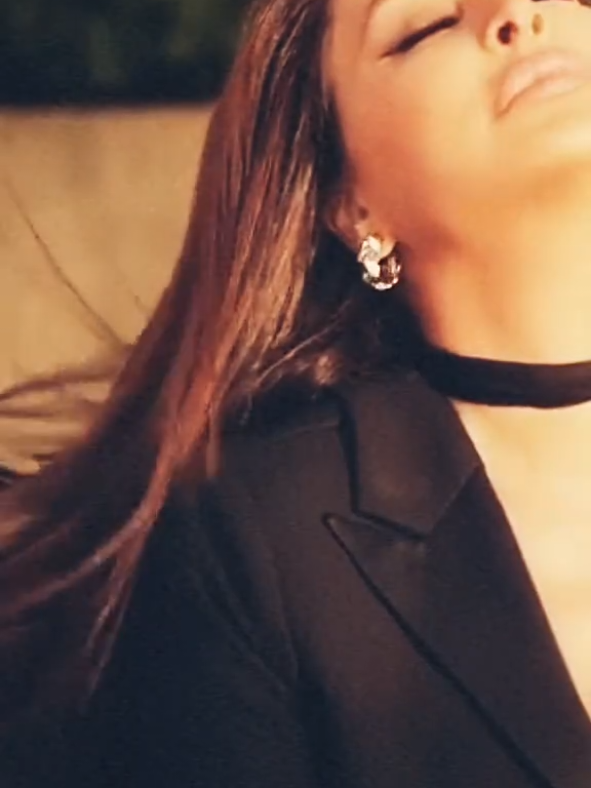 🎉 عيد ميلاد ملكة الإحساس مش يوم عادي…   هو ذكرى ولادة الصوت اللي علّمنا نحب، نقوى، ونحلم ، ونعشق الحياة . كل سنة وإنتِ إليسا… الفن، القوة، والصدق بصوت واحد.  #ElissaBirthday #اليسا #ملكة_الاحساس  @elissaofficial 