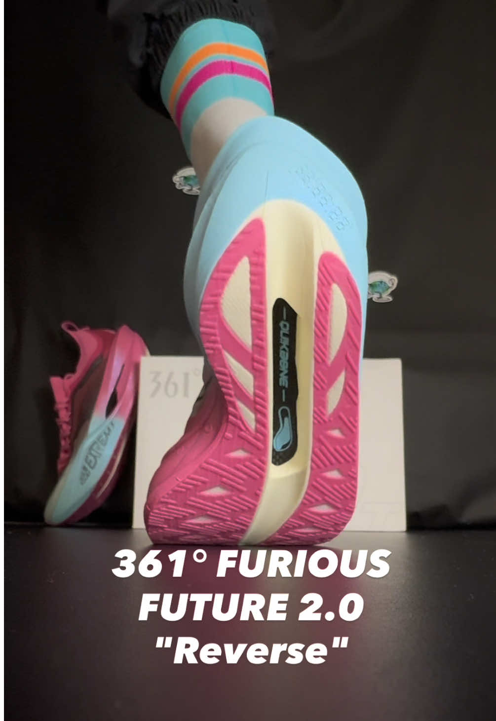 View on foot New Color-way of 361 Degrees Furious Future 2.0 “Reverse” 🦋🦩 @runningshoesworld ✍🏾 Your Race-Day Partner in Crime  ☑️OUTSTANDING CUSHIONING-The CQTEXTREM3 midsole technology delivers lightweight cushioning with enhanced springiness and comfort, helping athletes jump higher while providing better support for a safer landing. ☑️SUPERB SUPPORT & RIGIDITY-Qu!KBONE DYNAM!C carbon-fiber plate for rolling propulsion, offering athletes exceptional stability and protection during rapid directional changes, enhancing control and reducing the risk of injury. ☑️EXCELLENT FIT & BREATHABILITY-Upper equipped with C!LK(Carbon Silk) technology for better wrap-up feel and quicker air flow inside the shoe, keeping feet dry and comfortable. ☑️ULTRA LIGHTWEIGHT & RESPONSIVE-Midsole powered by VESTAMID® eCOE40-a lightweight, high-rebound PEBA foam crafted from recycled materials-delivers explosive propulsion, long-lasting cushioning, and reduced shoe weight, all while lowering environmental impact. ☑️STRONG TRACTION-The breakthrough RPU outsole provides superior grip and long-lasting durability, ensuring performance in sudden stops, quick starts, and multi-directional movements. 👟Available on the links 🔗 in my IG bio @runningshoesworld  🧦 @incylence  . . . . . . . . . . . #runningshoesworld #361degrees #marathon #halfmarathon #forthehunters  