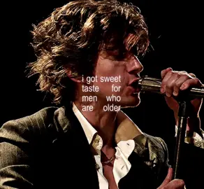 i’ve exhausted every alex gif on pinterest…soon i will move on to bigger and better things (scene packs) #alexturner #alexturneredit #arcticmonkeys #lanadelrey #fyp 