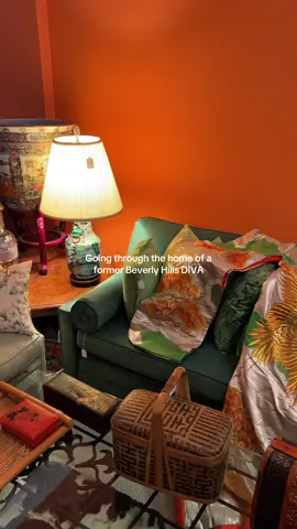 Oh how I’d love to know her life travels, and love stories🥹 #beverlyhills #estatesale #oldhollywood #losangelesinteriordesign #thingstodoinl 