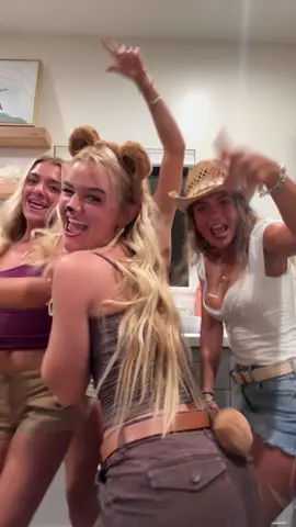 Halloween came earlyyy #halloweencostume #halloween #fyp #bearcostume #rawr 