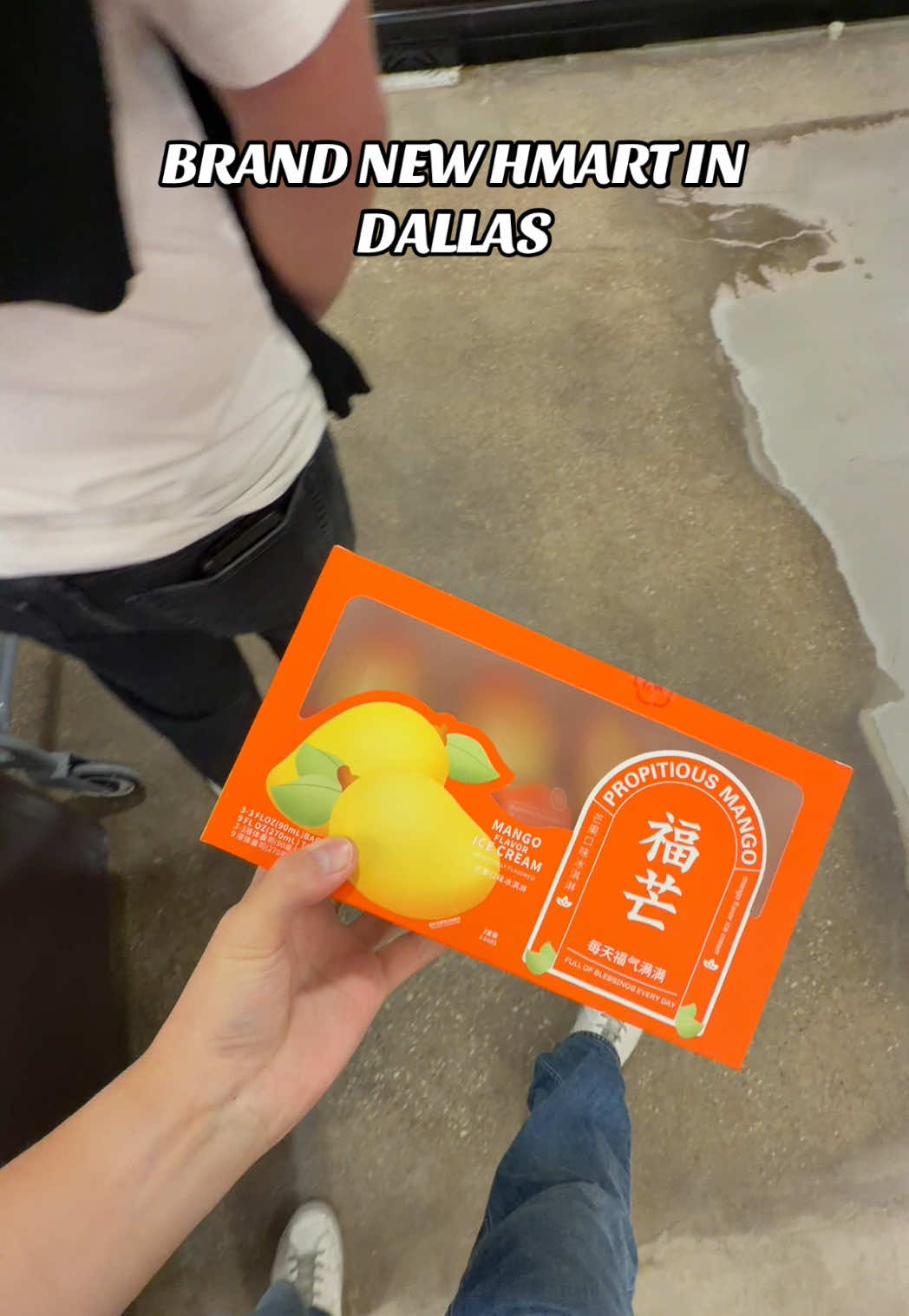 The brand new HMart in Dallas finally opened!! Parking was crazy and the store was packed but so worth it to come and get some Asian food and snacks.  #hmart #asiangrocery 