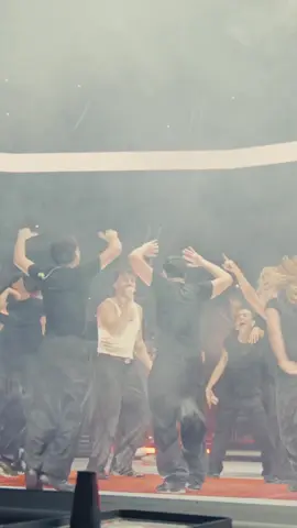 Aquí os dejo el final de la gira de Quevedo en España 🇪🇦 💔😔 a ver hasta cuándo #quevedo #buenasnochestour #valencia #españa #paratiiiiiiiiiiiiiiiiiiiiiiiiiiiiiii @Quevedo @Manupvt @shakii @Irenita 💘 