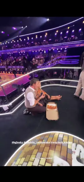 i znowu razem jedzą pizze 😝😝 @Bagi @Magdalena Tarnowska #bagi #magdalenatarnowska #paranr9 #tanieczgwiazdami 
