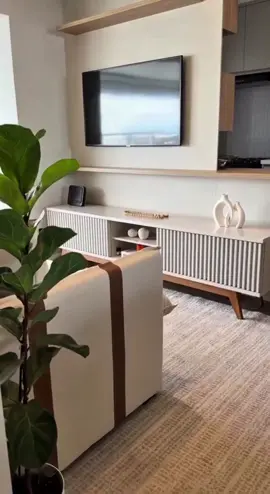 Rack para TV até 75 polegadas, com 4 portas ripado 1 prateleira, o puro luxo!! 🤌🏼😍 #rack #sala #apartamento #casa #fyppppppppppppppppppppppp 