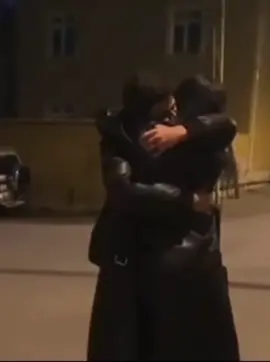 ليتنا نستطيع أن نُخبىء...  لحظاتنا الجميلة...  نُجففها كــالورد...  ونحتفظ بها الى الأبد#اغاني_حب_عراقيه_سعدي_الحلي 