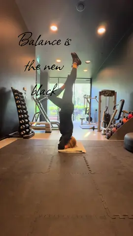 Just flipping perspectives🙃  proof I can handle pressure — literally🤗 #yoga  #headstand  #balance  #calm 