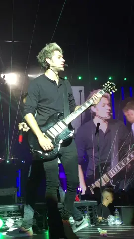Found this in my camera roll, thought it’d be nice to share #niallhoran #onedirection #1d #otratour #onedirectionvideos 