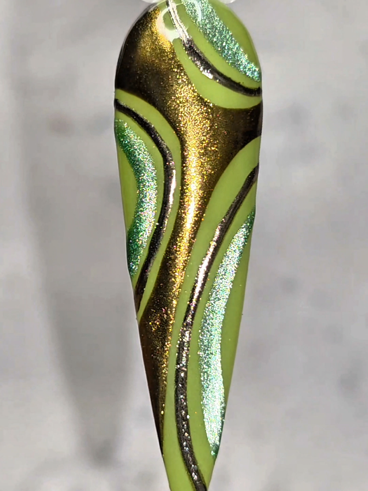 Serving major glow energy with this gold and lime swirl combo 🍋💫 #GoldNails #LimeNails #SwirlNailDesign #MetallicNails #NailArtInspo 