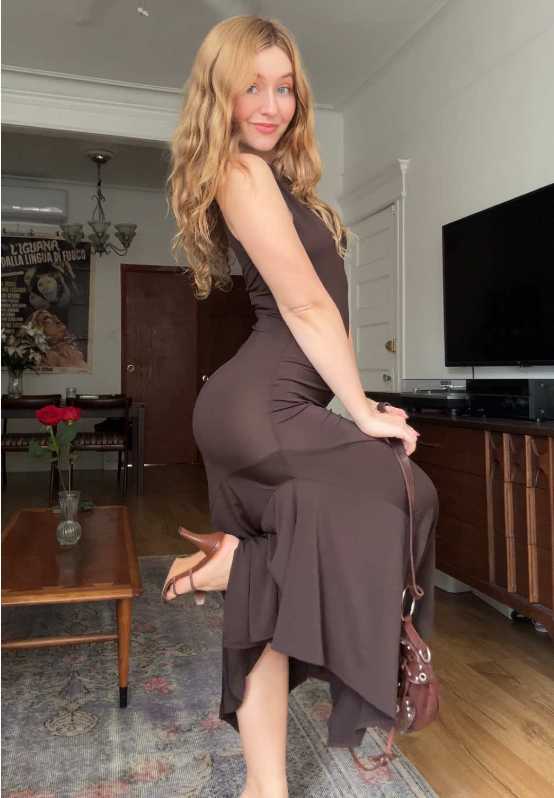 Guess I’ll be posting in this dress forever since you all like it so much 🤎 