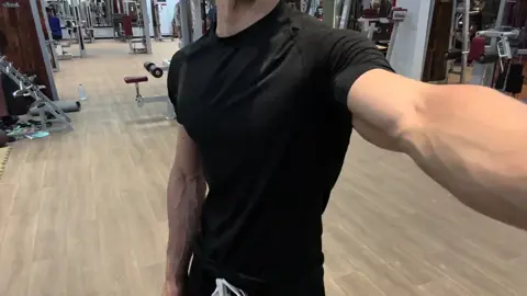 اي احد يريد يستفسر شون وصلت لهاذ المستوا من التنشيف خل يتواصل وياي وبعيني اخدمه اني خادم العباس  #تنشيف_دهون #تنشيف #عضلات_بطن #كمال_اجسام_فيزك_فتنس_كلاسيك #ياعلي 