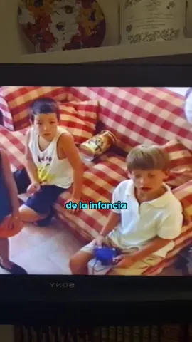 2 amigos de la infancia nos juntamos para mejorar la vida de tantas personas que no tragan la creatina en polvo. Esa idea que empezó como un pequeño es hoy una realidad! Prueba nuestras gominolas de creatina y cuéntanos qué te han parecido🤩 #creatina #suplementosdeportivos #amistad 