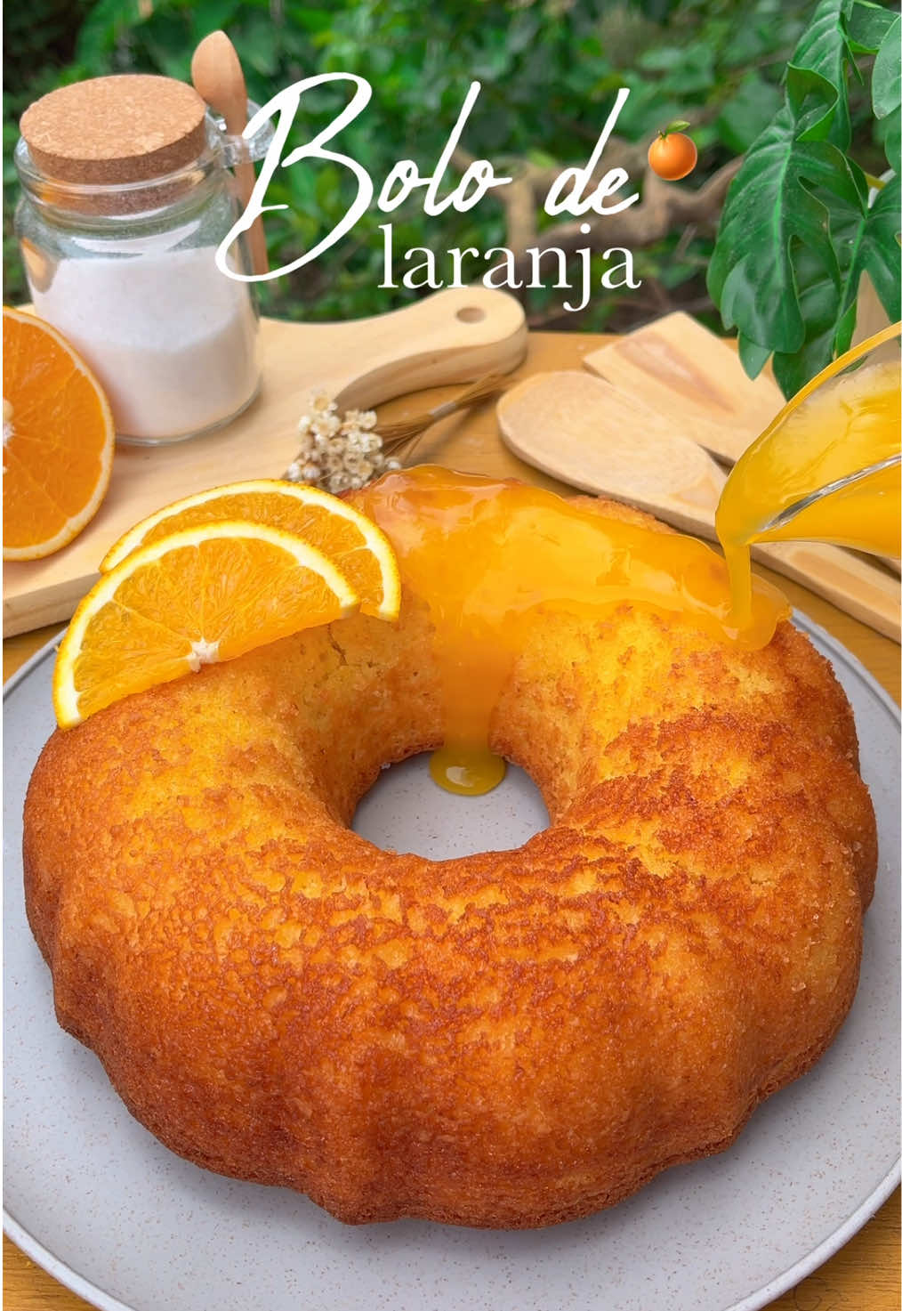 Bolo de laranja 🍊  Ingredientes: 1 xícara de açúcar  1 colher de raspas de laranja  2 ovos 1 colher de manteiga  100 ml de suco de laranja  2 xícaras de farinha trigo  100 ml de leite  1 colher de fermento em pó  #bolo #receitasfaceis #receitas #vaiproforyou #fyyyy 