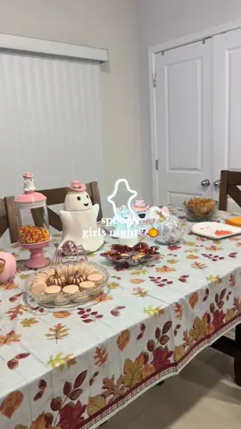 spooky girls night🎃👻 #girlsnight #spooky #halloween #pumpkinpainting #spookynight 