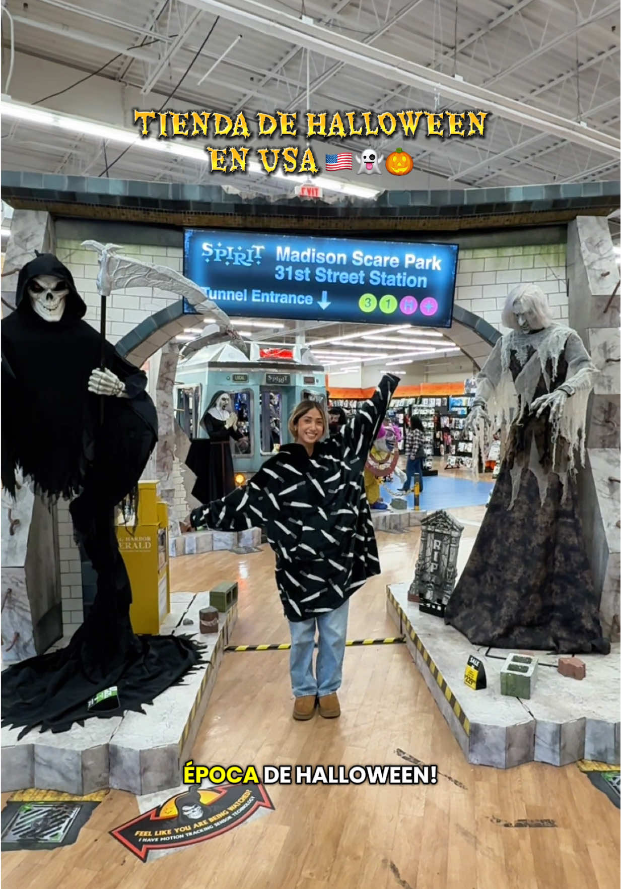 La tienda que solo abre para la época de HALLOWEEN! Ya conocías Spirit Halloween? A mi me encanta venir en esta época 👻 De que se van a disfrazar este año? Los leo! 👀 #latinasenusa #latinosenusa #peruanosenusa🇺🇸🇵🇪 #adrianaseijas #spirithalloween 