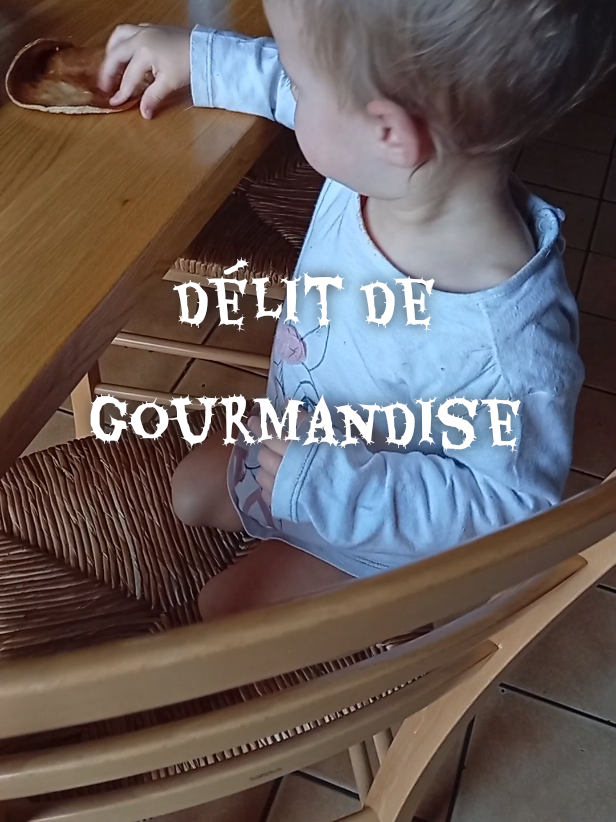 Prise en flagrant délit de gourmandise 😍  #gourmandise#baby#chocolate#kidstiktok#fyp 