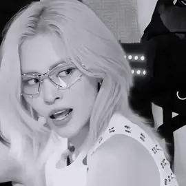 i need to know what’s in the air in korea cus she has no business looking this fine#sh6nryu #itzy #shinryujin #ryujinitzy #itzyedit 