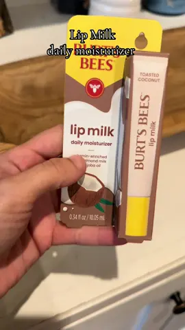 #burtsbees #lipmoisturizer #lipcare #chappedlips #stockingstuffers 