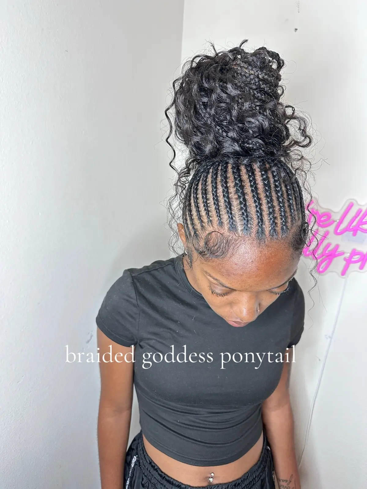 Day i don’t even remember  of showing off this braided boho/goddessponytail because clearly ya’ll didn’t see it the first time 👀🔥 Used Boho hair in color #2, kept it long & full—this one’s a head-turner for real . I’m still looking for 1B/jet black or blonde girlies ready to book. 💆🏽‍♀️ Shampoo service included 💰 Model rate: $150 💵 Deposit: $50 If you love a braided ponytail with that soft, natural look—this the one. DM me before I go back to regular pricing. . . . . #stitchbraids #bohobraids #goddessbraids #braidedponytail          