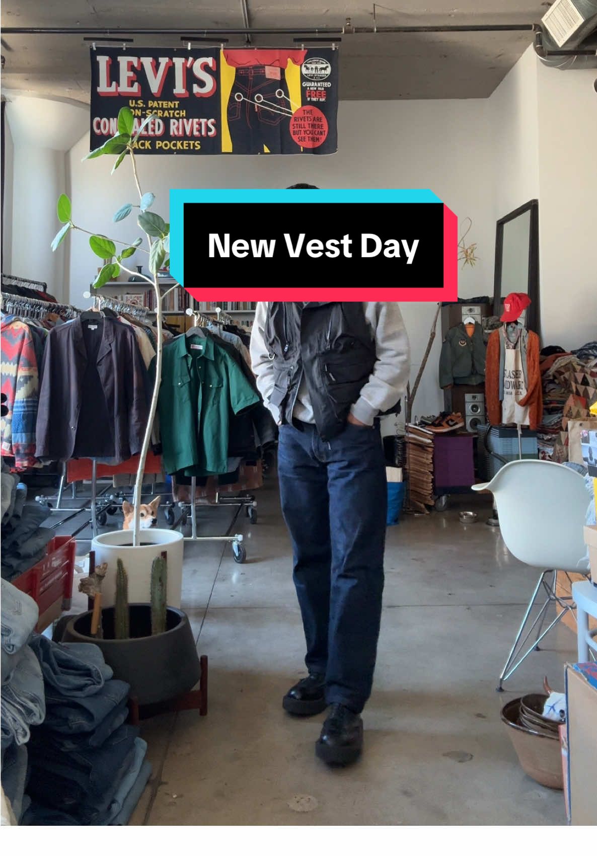 Today’s fit — Orslow utility vest, 1950s silver necklace, 60s leather belt, vintage 503xx selvedge denim, and George Cox x Comme des Garçons derbies. Mixing Japanese workwear with mid-century details.