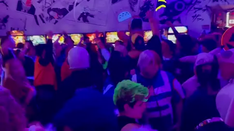 Monster Nation! This is your invite 🔥 🎃👻 Arcade Monsters: Halloween Party & Costume Contests 👻🎃 👸 Halloween Week in-store Costume Contests (10/30, 10/31, 11/1) starting @ 9:30PM w/Dead DJs Locations: 📍 San Diego (CA) 📍 I-Drive Orlando (FL) 📍 Oviedo (FL) 📍 Melbourne (FL) 🥇1st Place: $600 ($300 Cash + $300 AM e-gift card) 🥈2nd Place: $300 ($150 Cash + $150 AM e-gift card) 🥉3rd Place: $150 ($75 Cash + $75) AM e-gift card 🦇 Spooky Deals • 50% Off Admission: Monday–Thursday if you arrive in full costume/cosplay (head to toe). 🌕 Early Bird & Late Owl Feasts: 50% off food & drinks: • Early Bird: Mon–Thu(10AM–3PM) And/or • Late Owl: Mon–Thu(12am–2AM) Note: all location bars stay open until 2am, kitchen times vary. *Halloween beers, buckets, and shots not included in beverage deals. #arcademonsters #Halloween #HappyHalloween #SpookySeason #October 