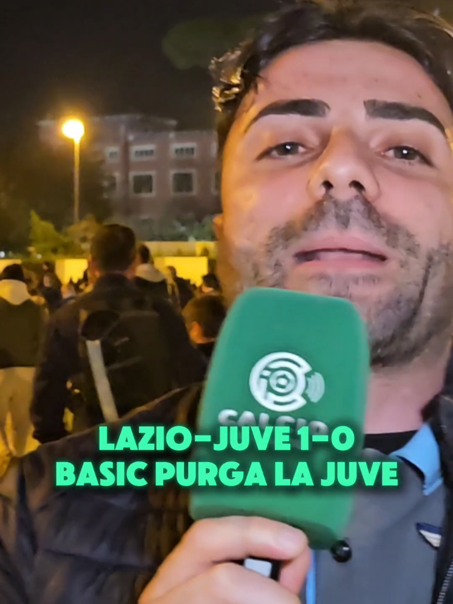 Basic favola, la Lazio batte la Juventus ⚽️ Tutta la gioia dei tifosi della Lazio 🗣 📹🎤 @Luca Paglioni @gabrielemascolo00  #tiktokcalcio #laziojuventus #sslazio #tifosi #calcipinpillole
