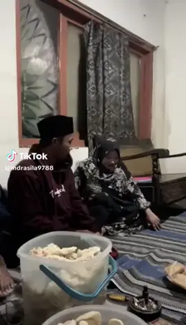 semoga lageng sayang sampai maut memisahkan 😊😊😊